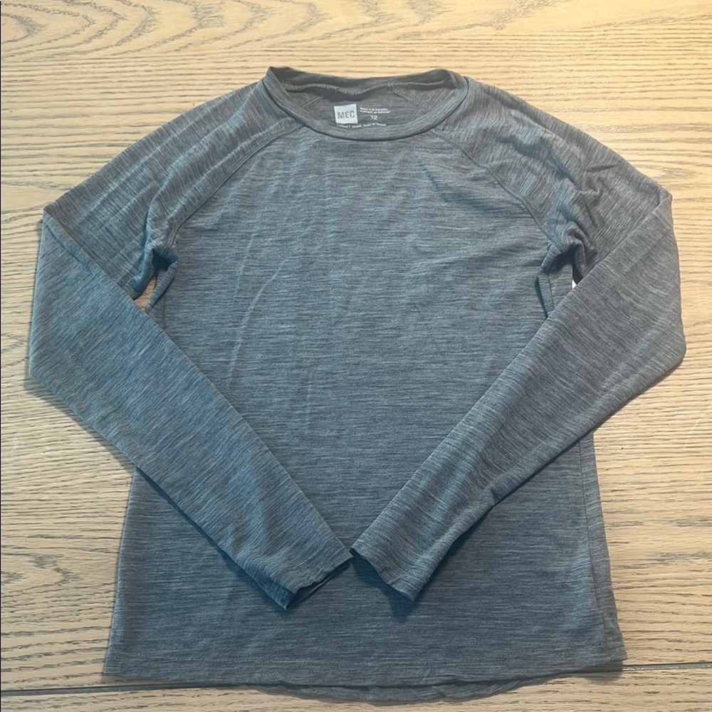 MEC Heathered Gray Long Sleeve Shirt